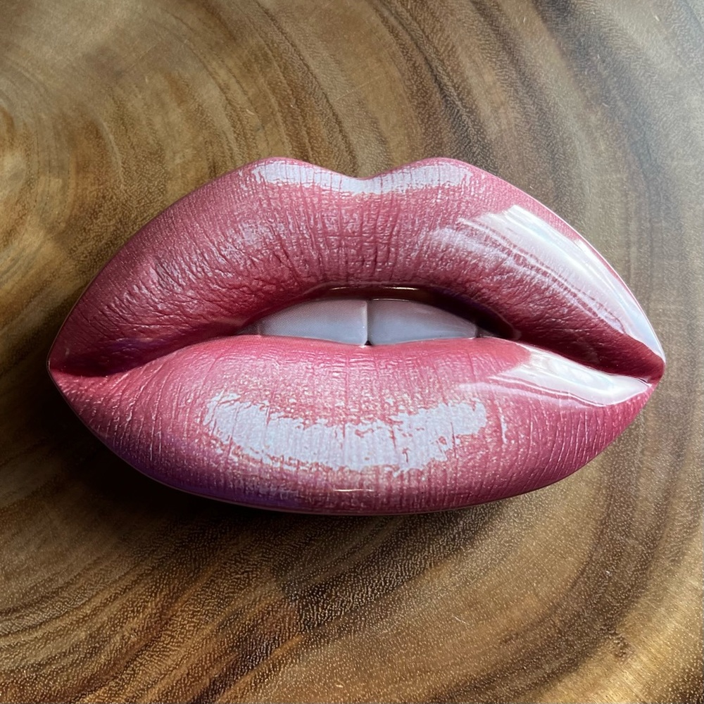 Limited Edition Huda Beauty Lip Tin